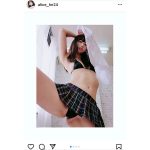 日野アリス、制服からチラ見せの黒水着で誘惑