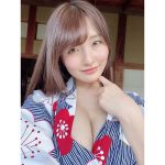 原つむぎ、はだけ浴衣の胸元チラ見せショット披露