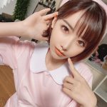 深田えいみ、セクシーでピンクなナースコスを披露！「看護されたい」「可愛いです」