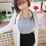 深田えいみ、セクシー女医コスプレでファンを悩殺！「診察お願いします」