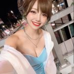 みきでり、谷間が溢れそうなセットアップでキャバ嬢風コーデを披露！「指名したい」「キャバ嬢ならナンバーワン」