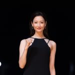 菜々緒、黒ドレスコーデで「ジャパンダートダービー」を初観戦「迫力ある走りに圧倒されました」