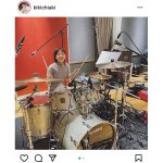 伊藤千晃、ノリノリでドラムを叩く姿に反響ぞくぞく！