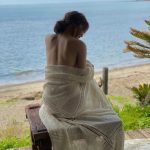 今野杏南、4年ぶりのグラビアオフショットで美背中披露