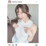 小日向ゆか、ノースリーブのトップスで見つめる上目遣いショット！