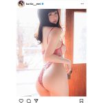 くりえみ、桃尻セクシーな見返り美人ショット