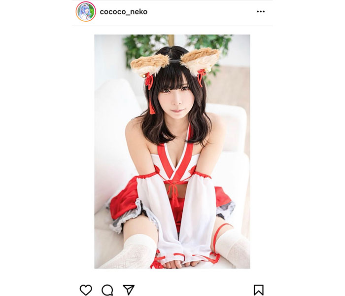 猫乃ここ、肌見せ巫女のコスプレショット公開