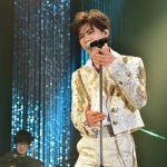 新浜レオン、約2年ぶりの単独コンサートでピアノ弾き語り