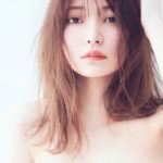 似鳥沙也加、透明感放つ美背中ショットにうっとり