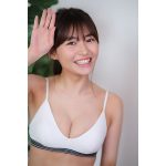 桜田茉央、暑さを吹き飛ばす笑顔のオフショットで癒しをお届け