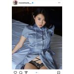 佐藤望美、清楚なワンピースからレースの下着チラ見せ