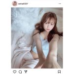 竹内星菜、きゅるんと見つめるキャミ衣装にうっとり