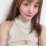 立花紫音の“あざとかわいい”胸チラショット