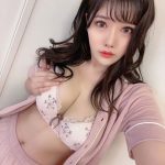 櫻まひる、パジャマを脱いで下着見せつけ！