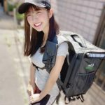 「#2i2（ニーニ）」天羽希純がウーバーイーツの配達員に！「オフなので副業いってきます」