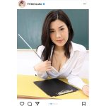 内田瑞穂、女教師コスプレで魅惑のバスト披露「授業に集中出来ません」