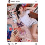 上坂すみれ、ラフな短パンスタイルで美脚披露「毛深いですね」