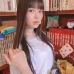 上坂すみれ、ラフな短パンスタイルで美脚披露「毛深いですね」