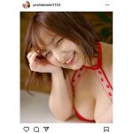 吉田実紀、満面の笑顔で魅せるKカップバスト