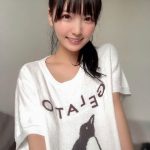 由良ゆら、無防備がすぎる彼女風ショットで美脚披露！