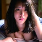 奈月セナ、女豹姿で最新写真集『たまゆら』発売記念読者イベントに登場!
