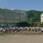 AKB48、98人で魅せる圧巻のダンスに注目!『根も葉もRumor』MVが公開