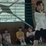 AKB48、98人で魅せる圧巻のダンスに注目!『根も葉もRumor』MVが公開