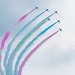 ブルーインパルス、「東京パラリンピック」開会式当日に都内上空を展示飛行