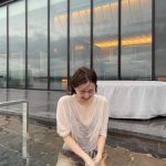 江野沢愛美、温水プールで濡れシャツセクシー