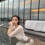 江野沢愛美、温水プールで濡れシャツセクシー