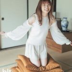 日向坂46 東村芽依、「やんちゃる」な笑顔が愛くるしい表紙カットが解禁!＜blt graph.vol.69＞