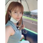 花咲れあ、ノースリーブな彼女と野球観戦ショットが話題