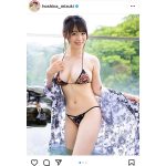 星名美津紀、浴衣を徐々に脱いでいく温泉グラビア披露