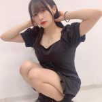 早川渚紗、大人セクシーな黒ワンピースコーデ披露