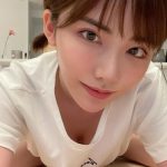 深田えいみ、短パンTシャツの部屋着姿で「最強のチラリズム」を披露！