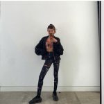 ローラ、スポーツウェアに身を包んだクールなショットを披露！「本当にカッコイイです」