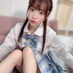 #ババババンビ 岸みゆ、制服姿で美脚見せショットを披露！「可愛すぎます」