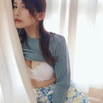 琴井ありさ、リビングで下着チラ見せ3種盛り