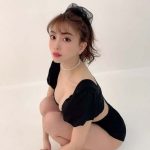 森咲智美、「大人カワイイ」水着ショットが話題