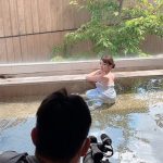森咲智美、露天風呂で艶やかな美背中披露!