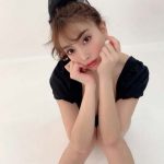 森咲智美、「大人カワイイ」水着ショットが話題