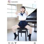 真白まお、セーラー服着たまま涼をとる「目のやり場に困ります」