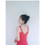 莉子、透明感がスゴい赤いワンピースのポートレート披露