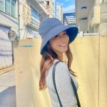 佐野真彩、スリットから美脚チラリ「シンプルでとっても素敵」