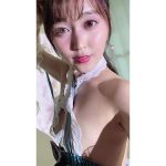 白藤有華、どアップで脇見せチラリ