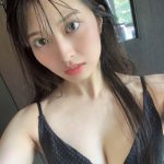 AKB48 行天優莉奈、黒水着で魅せる『仰天ボディ』のオフショットにドキドキ!!