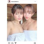 日比野友香、吉沢咲那とデコルテ披露のバスタオル2ショット披露