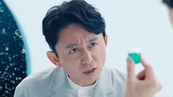 生田斗真が有吉弘行に熱いプレゼン 洗剤TVCMで初共演