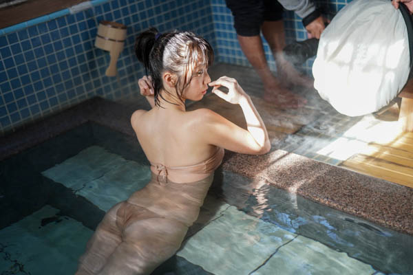 伊織もえ、湯気にまみれたお色気ボディにドキドキ「美しすぎる!!」