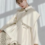 新木優子、シックなコートで魅せる大人の魅力！「可愛すぎます」「グレーかっこいい」